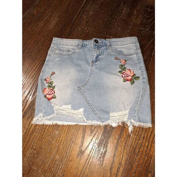 Small Rue 21 Denim Embroidered Floral Distressed Blue Jean Mini Skirt - Picture 1 of 5
